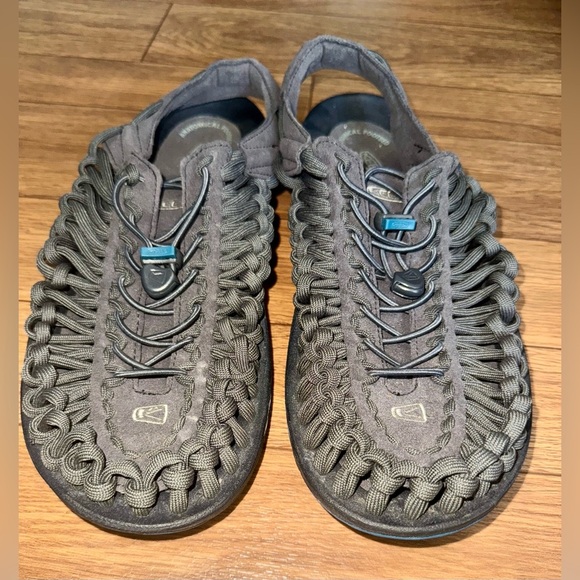 KEEN UNEEK Men’s Size 12 M Classic 2 Rope Cord Sandals Dark Grey Magnet / Black - Picture 3 of 15